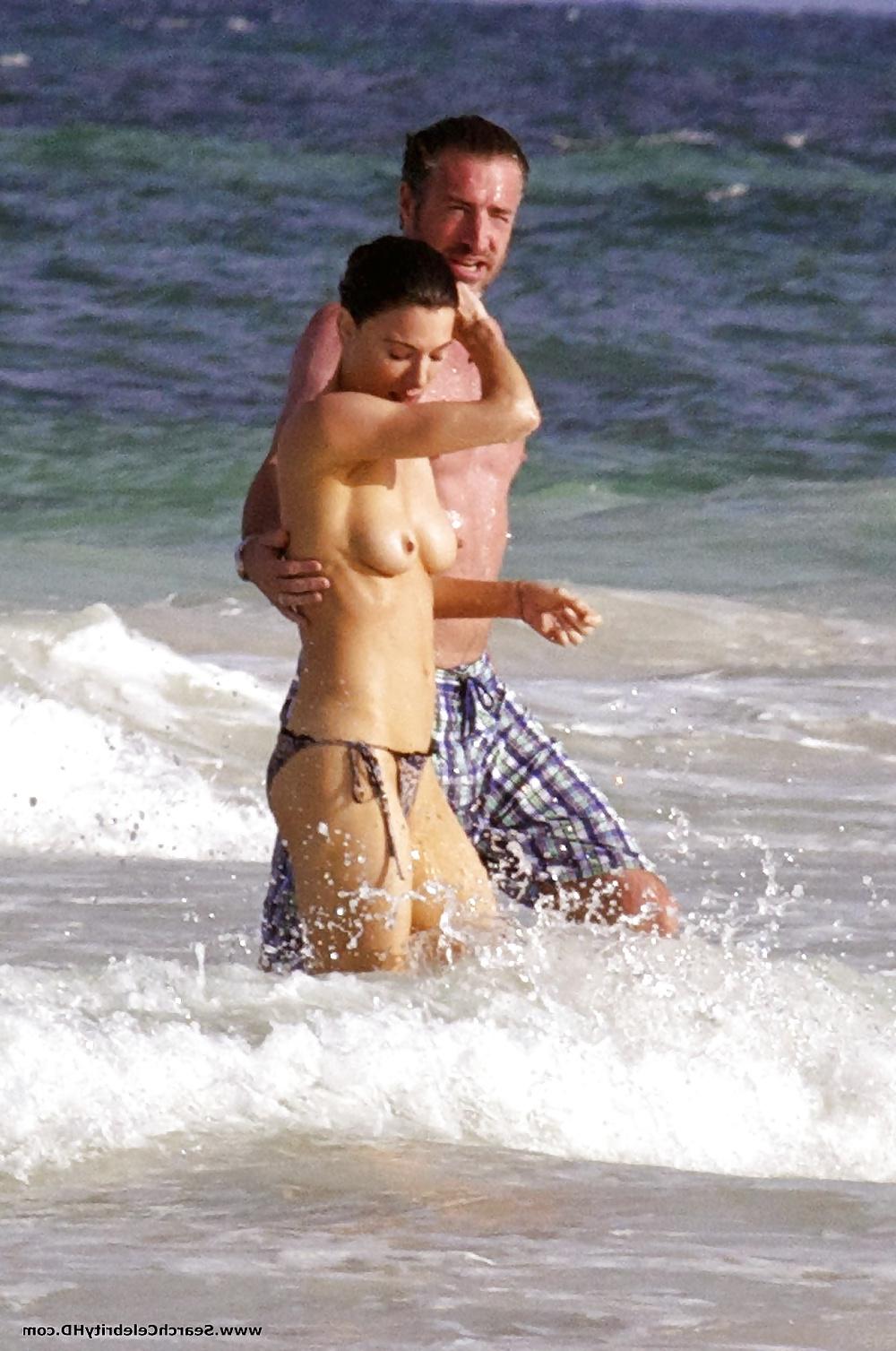 25P Jaime Murray Topless On The Beach in Mexico