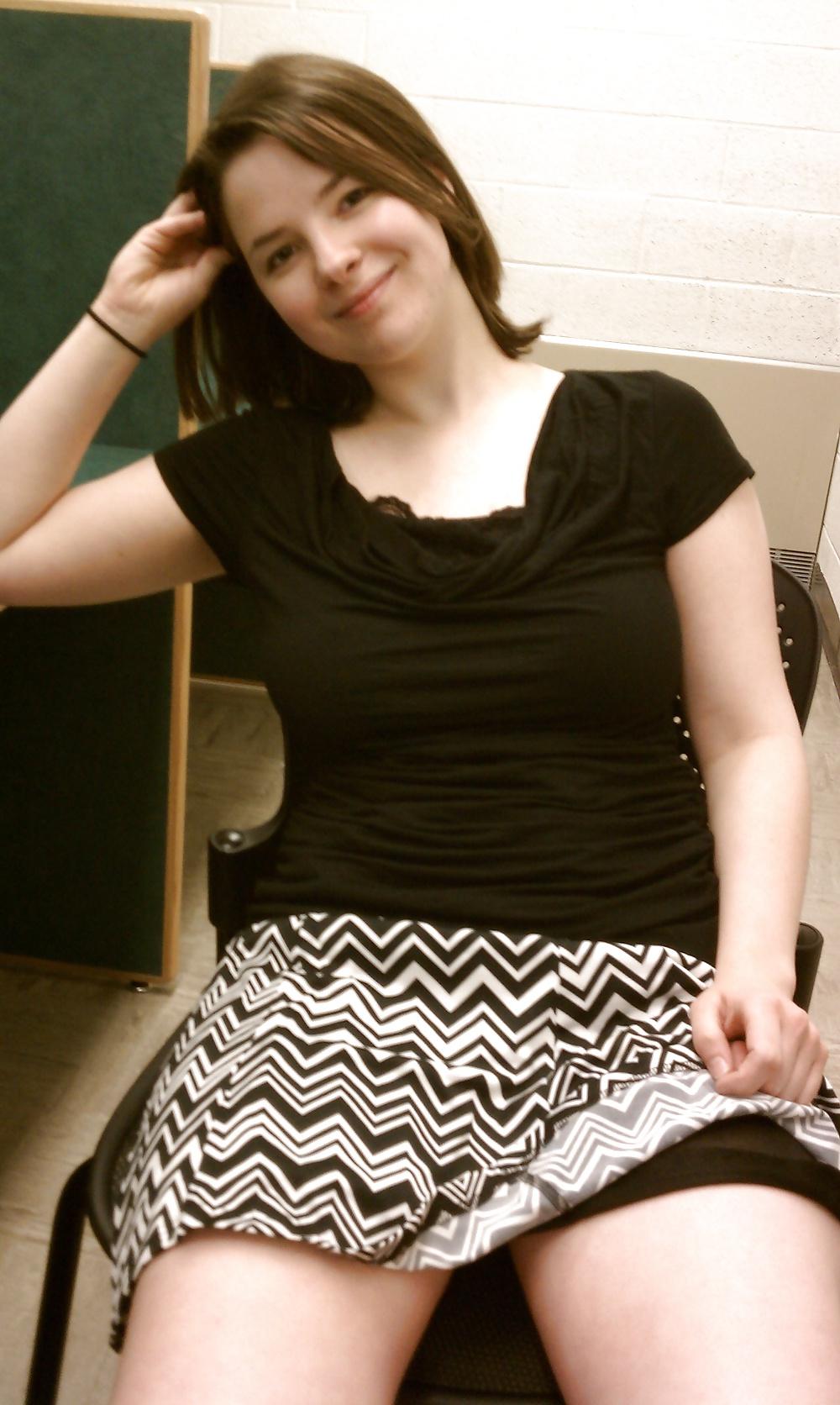 15P Brunette flash in library