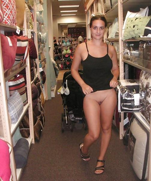 25P Flashing Their Pussy And Ass 4
