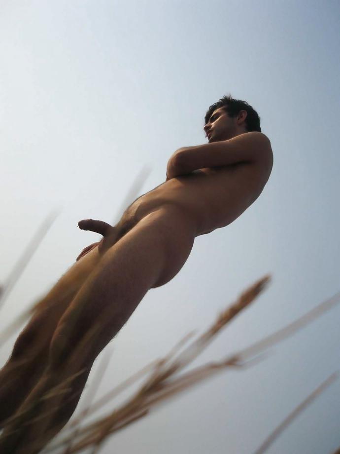 25P Nude couple and the beach