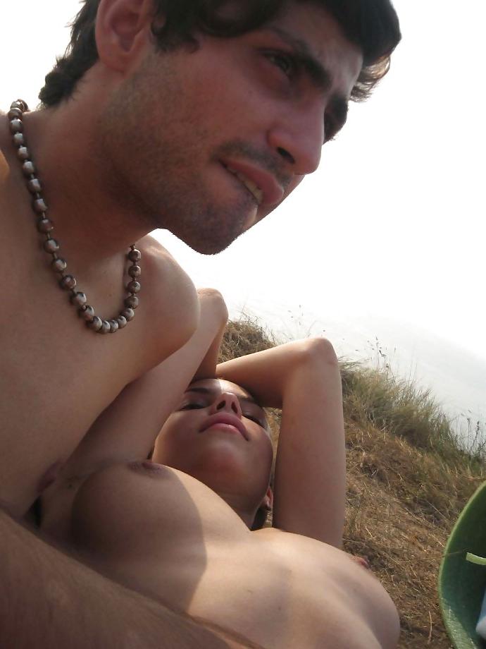 25P Nude couple and the beach