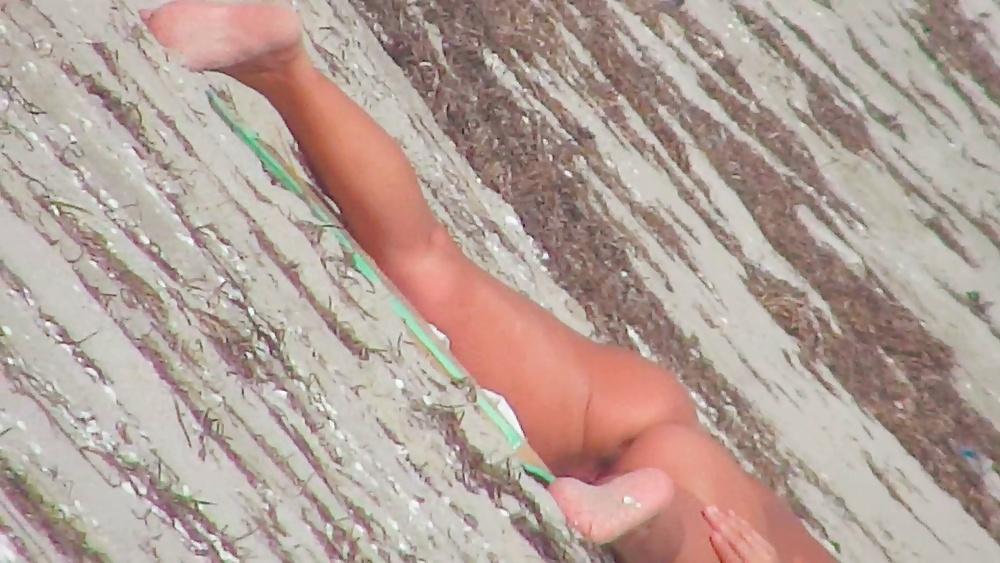 25P Milf on greek beach