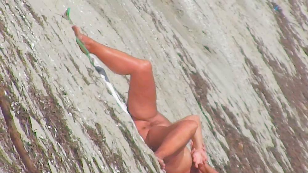 25P Milf on greek beach