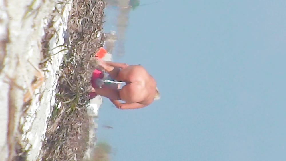 25P Milf on greek beach