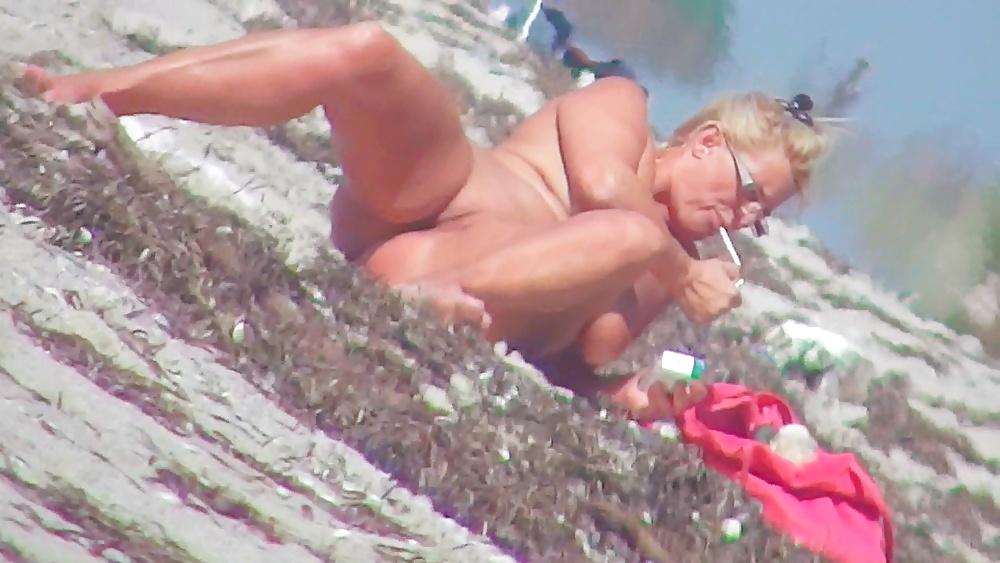 25P Milf on greek beach