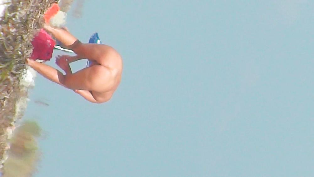 25P Milf on greek beach