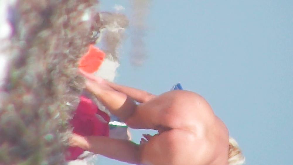 25P Milf on greek beach