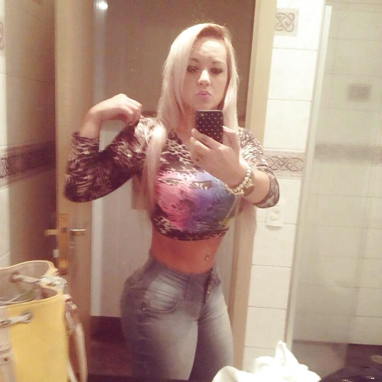 11P Blonde fitness amateur