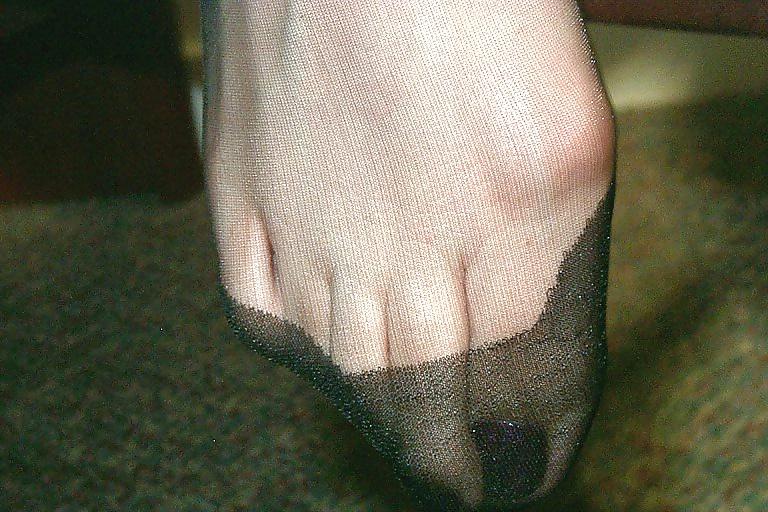22P Raw Footage Pantyhosed Feet Only Stockings Nylons Soles