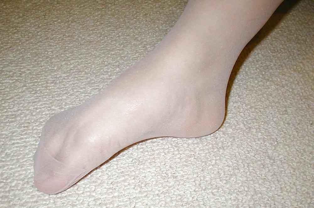 22P Raw Footage Pantyhosed Feet Only Stockings Nylons Soles