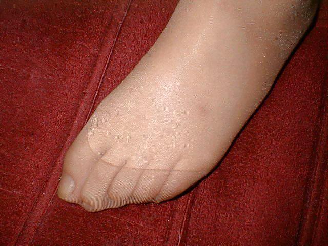 22P Raw Footage Pantyhosed Feet Only Stockings Nylons Soles