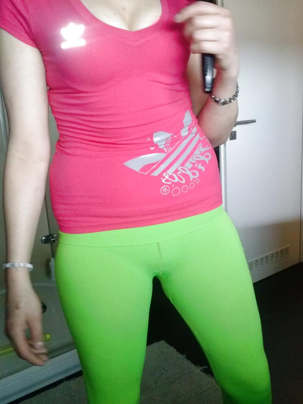 25P Legs and ass in yoga pants