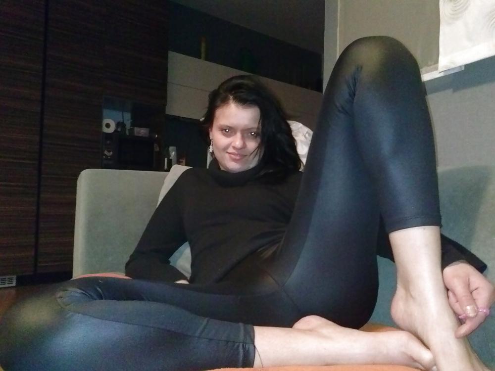 25P Legs and ass in yoga pants