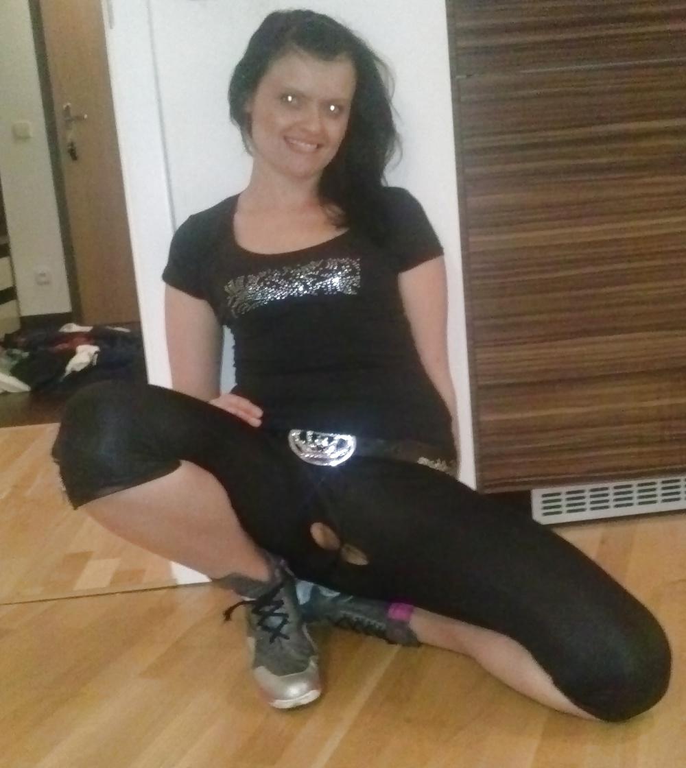 25P Legs and ass in yoga pants