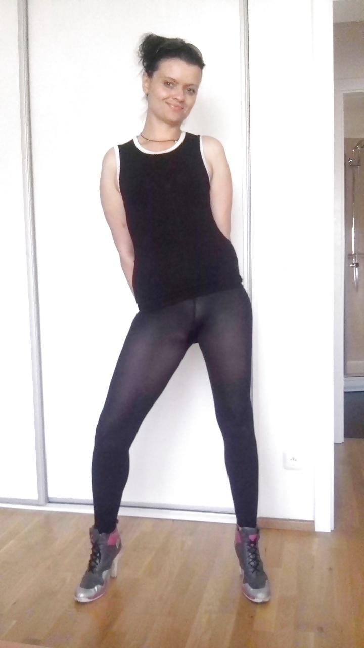 25P Legs and ass in yoga pants
