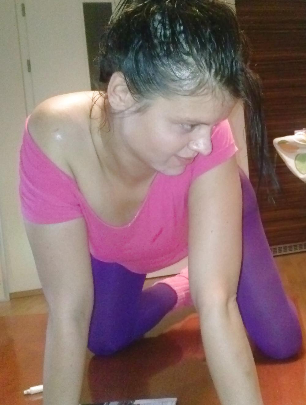 25P Legs and ass in yoga pants