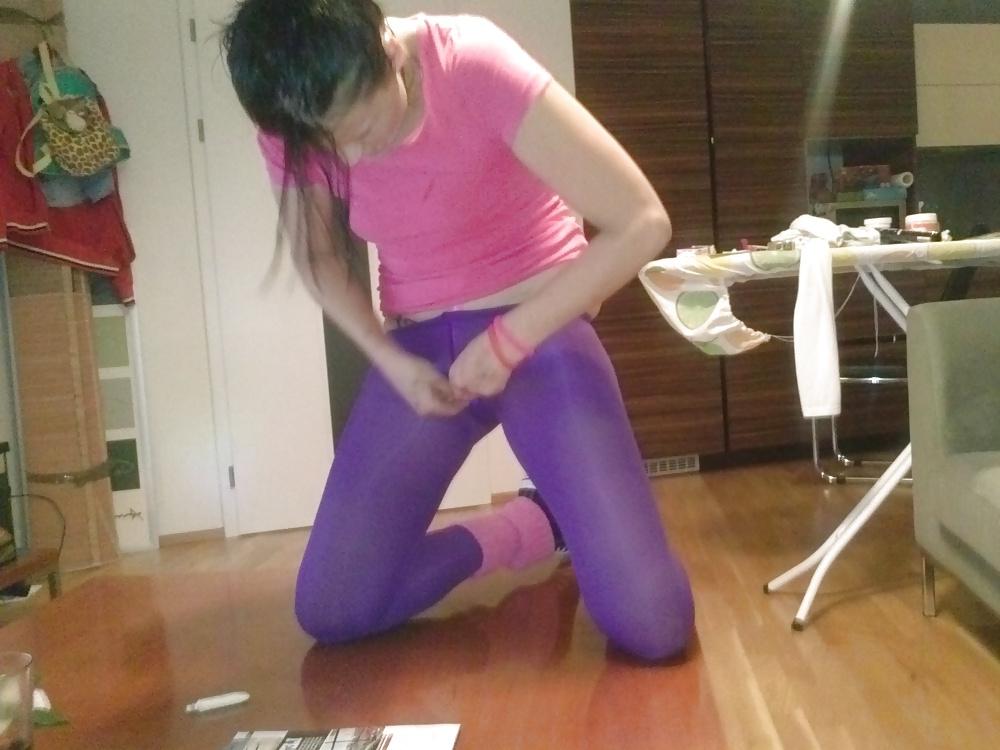 25P Legs and ass in yoga pants