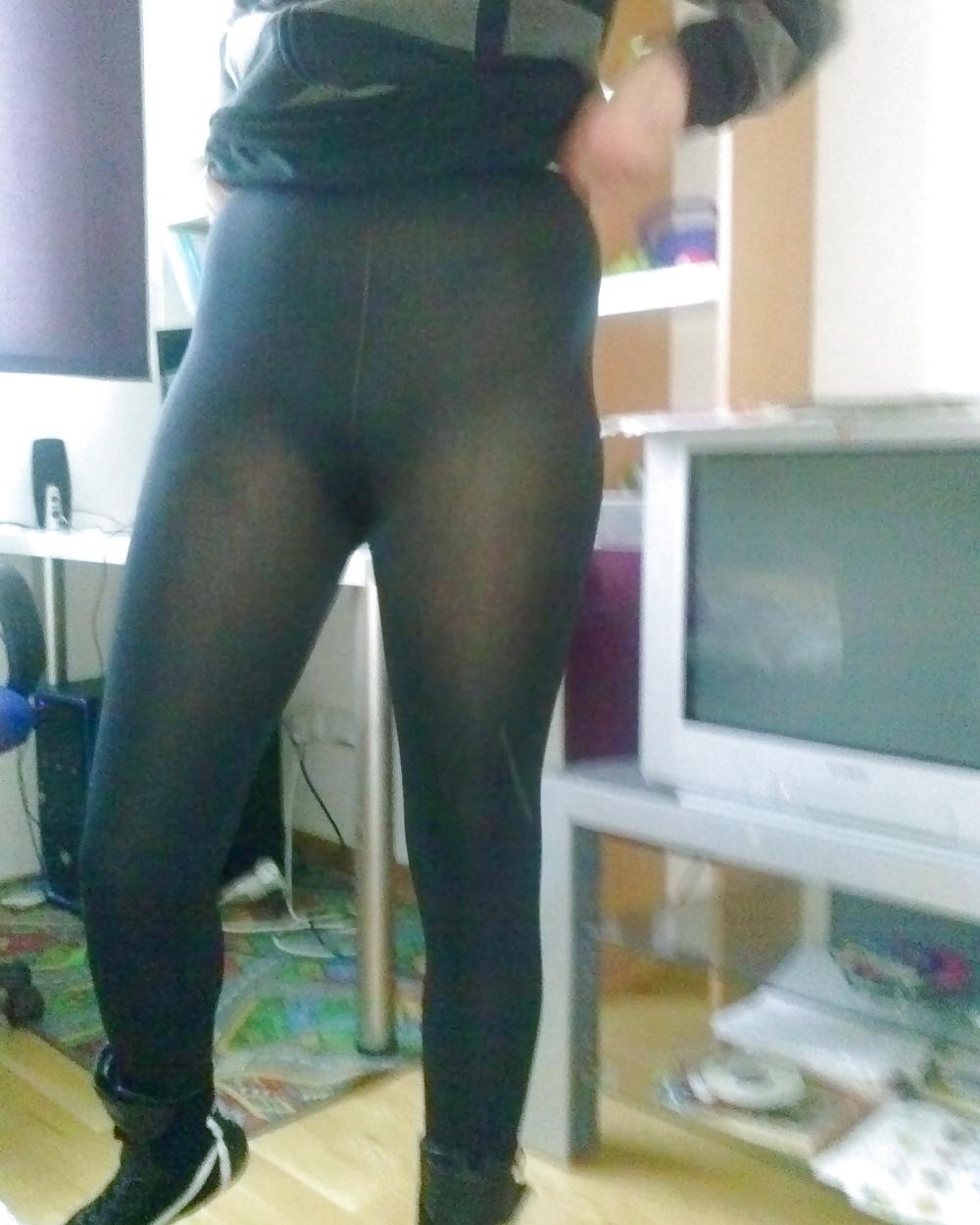 25P Legs and ass in yoga pants
