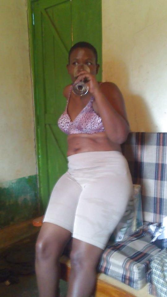 7P Kenyan woman