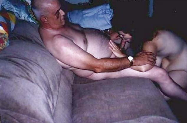 25P Old men + moms