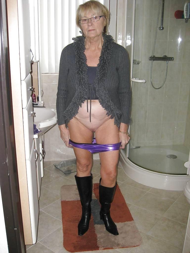 25P GRANNY EXHIB