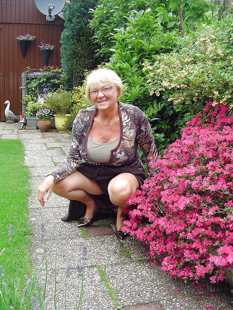 25P GRANNY EXHIB