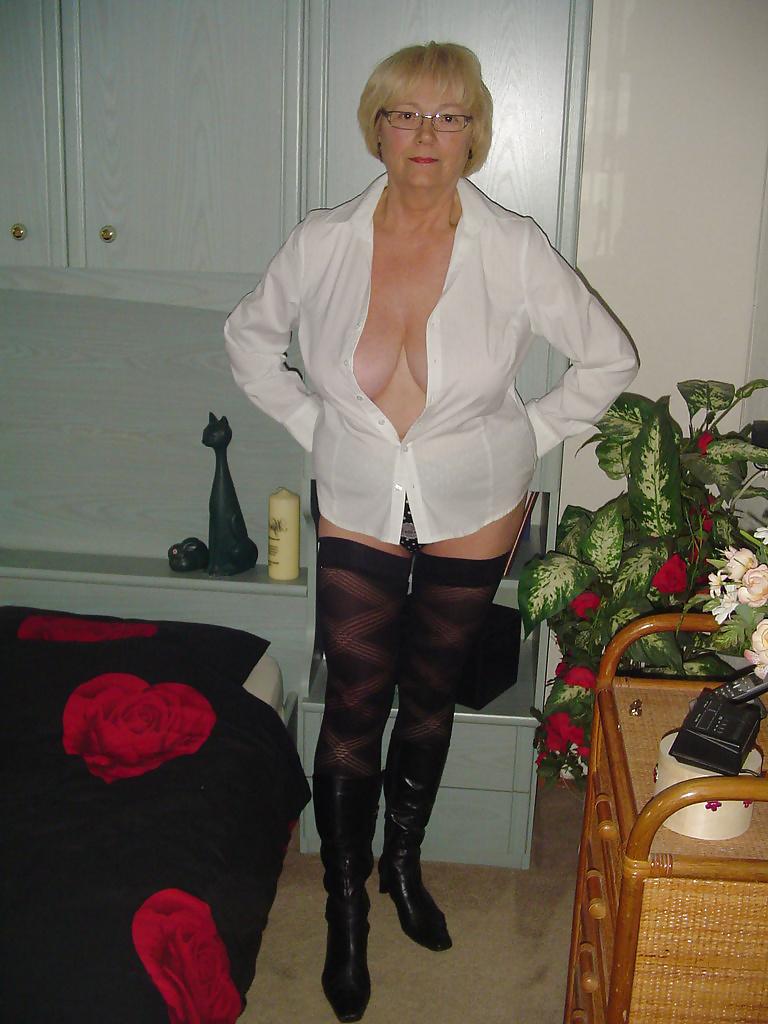 25P GRANNY EXHIB