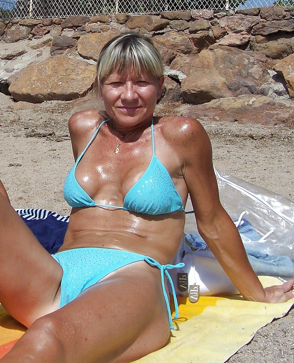 10P French mature beach