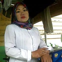 8P Malay- milf tudung posing bogel