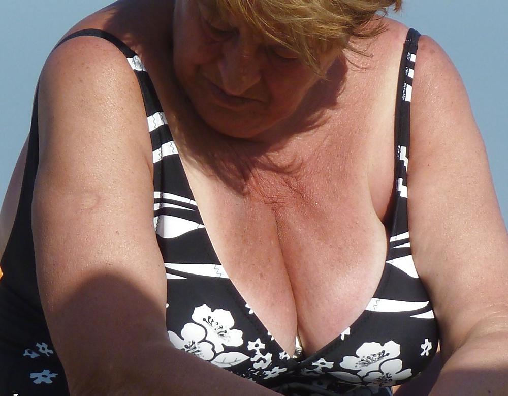 25P Big Breasted Beach Matures