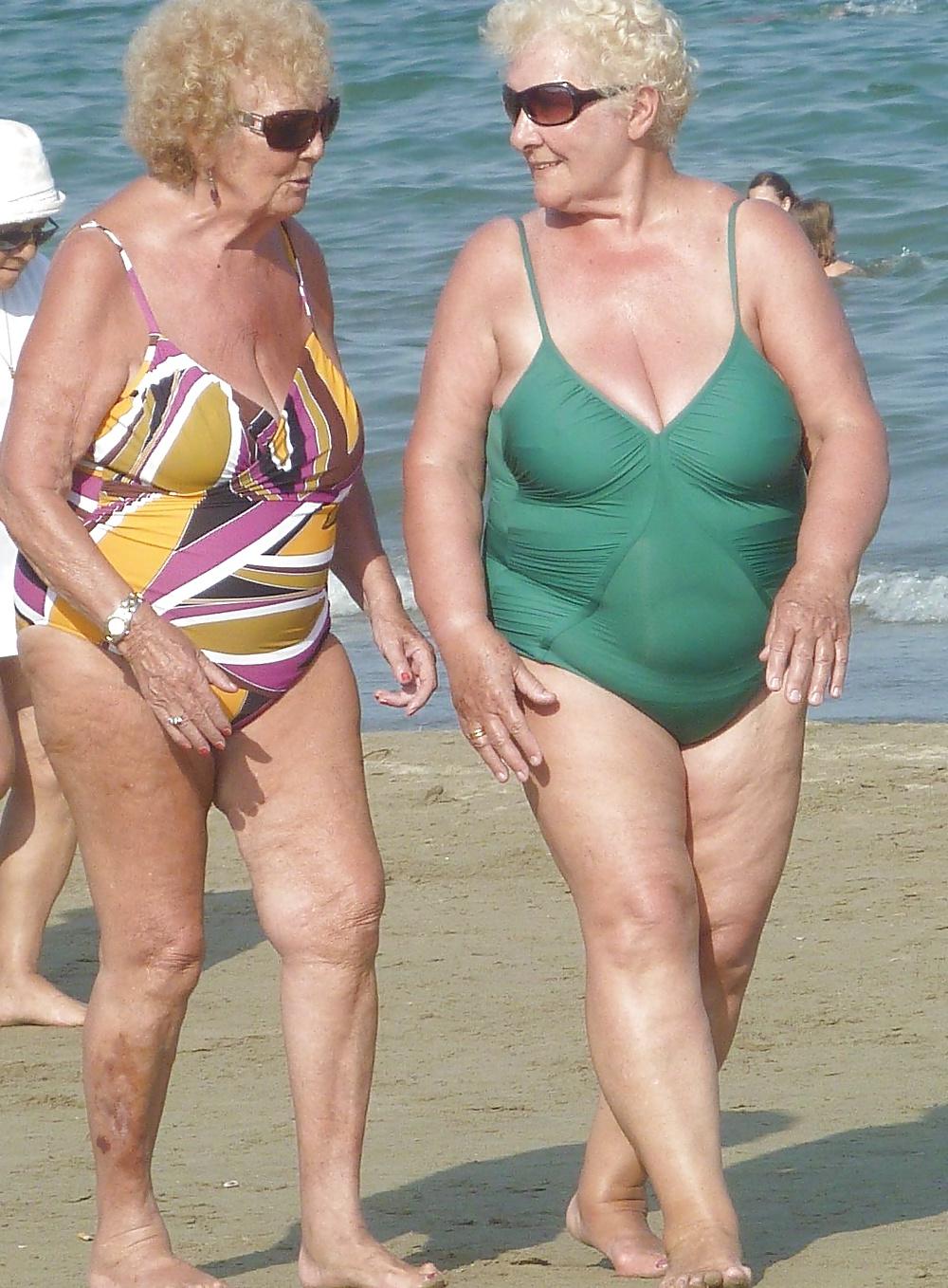 25P Big Breasted Beach Matures