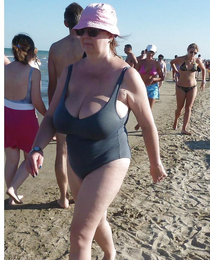 25P Big Breasted Beach Matures