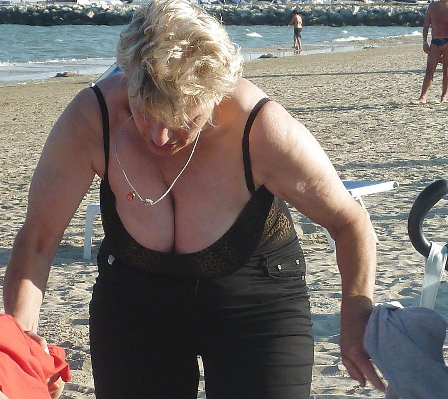 25P Big Breasted Beach Matures