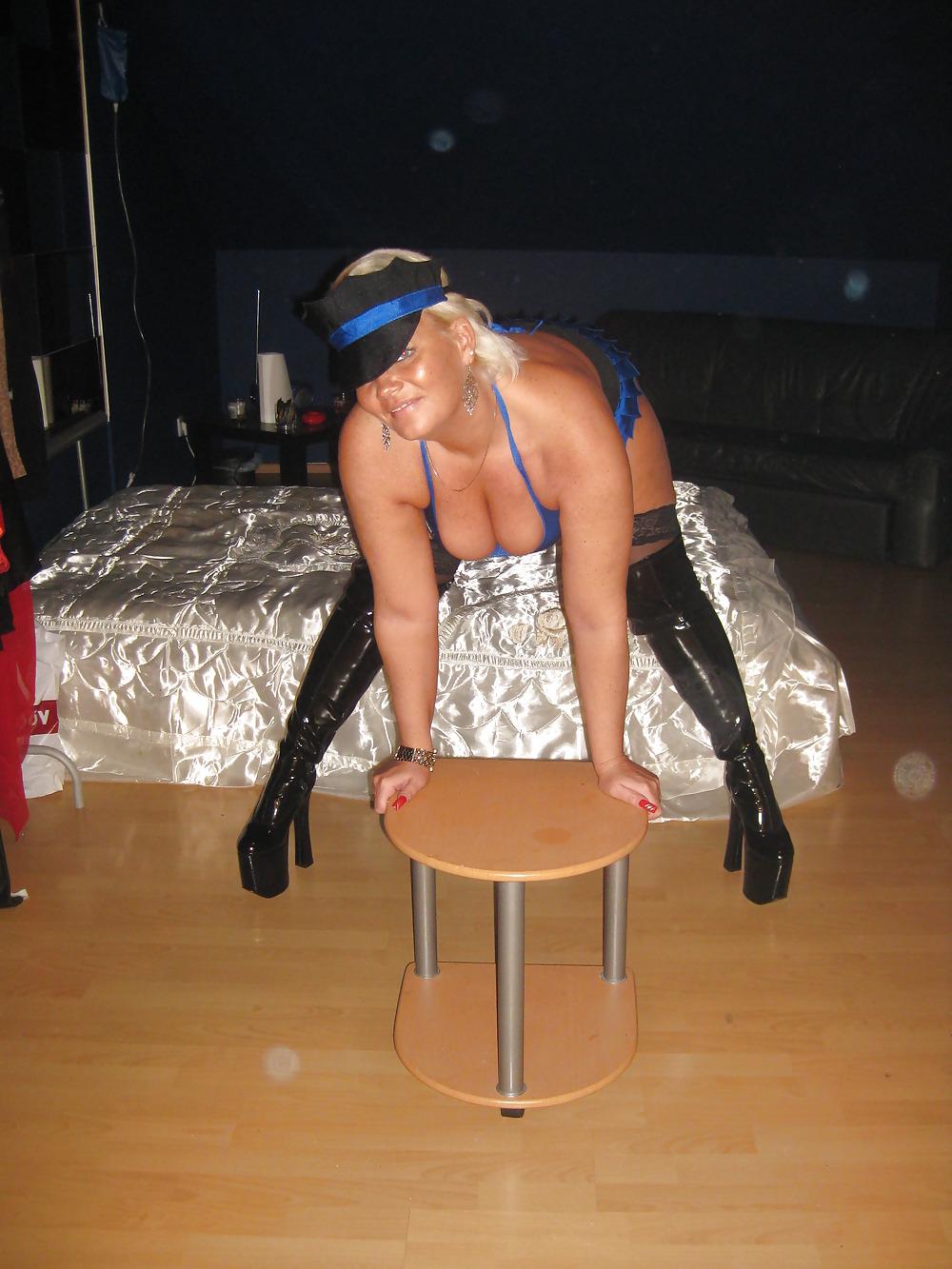 17P Gina-White als Police Woman