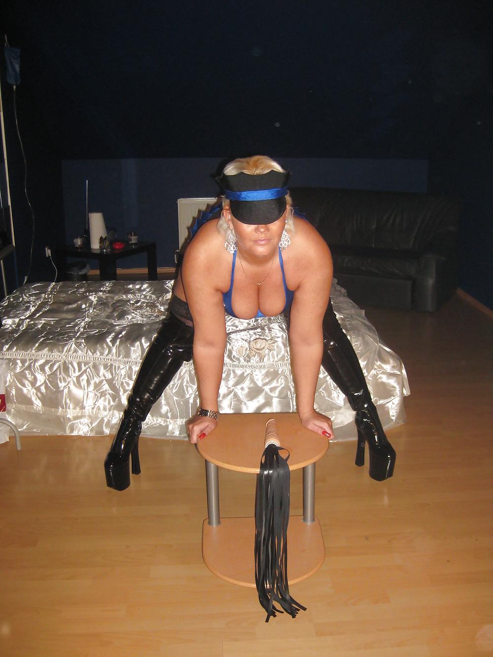 17P Gina-White als Police Woman