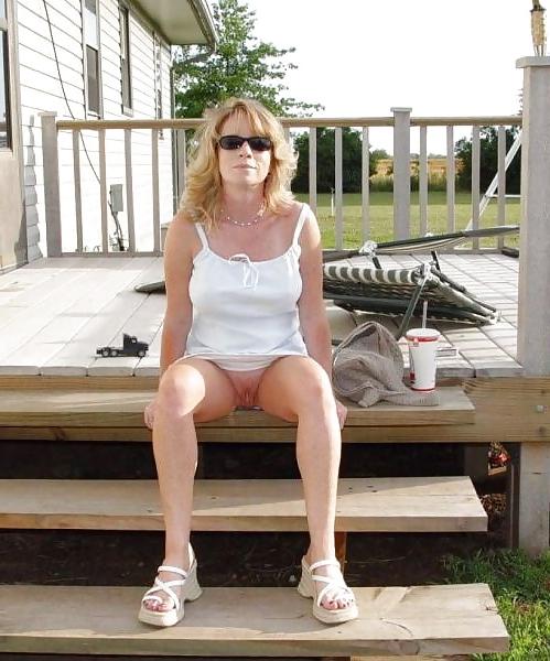 25P Upskirts And Pussy Flashing 4