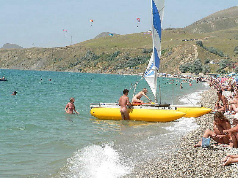 25P Naked Beach Fun