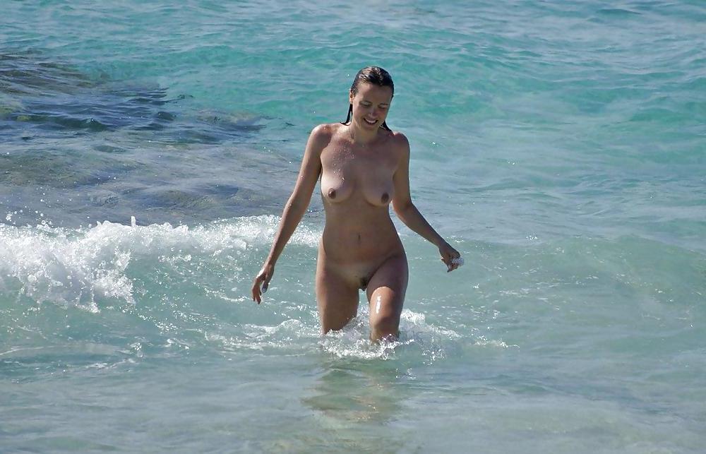 25P Naked Beach Fun