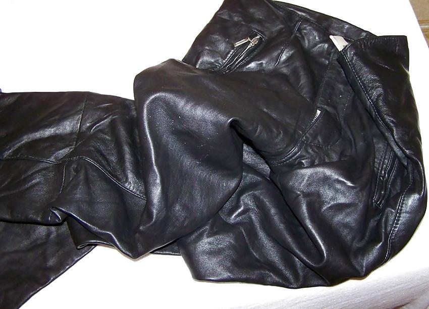 15P Nice leather pants fucked