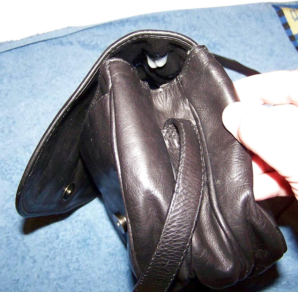 6P Cum for black leather handbag