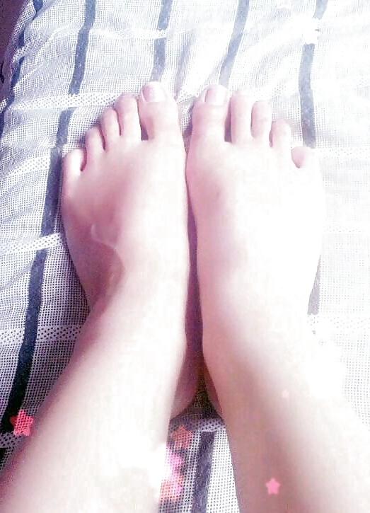 4P Worship my feet