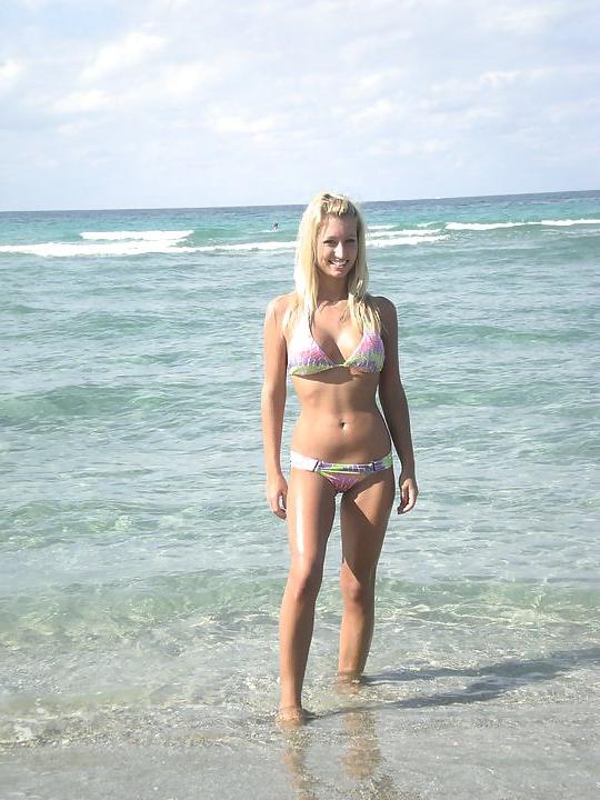 25P Sexy beach girls 03