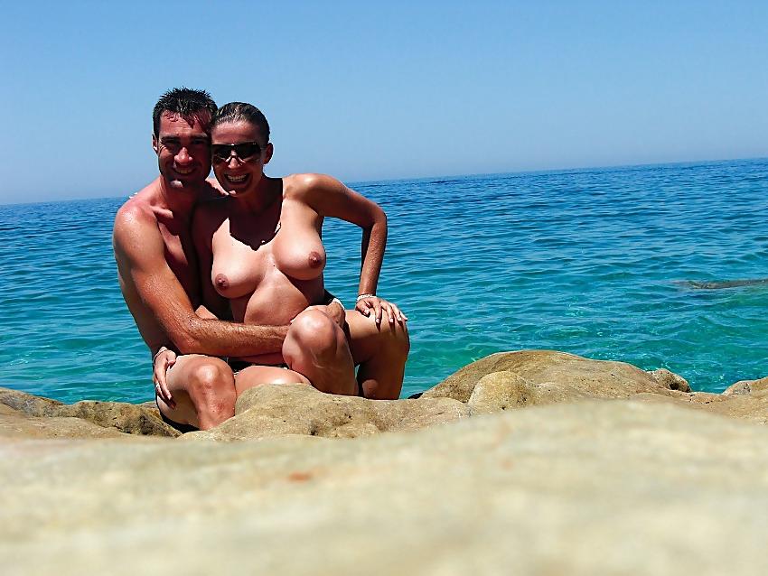 22P Topless Wife Vacation Photos