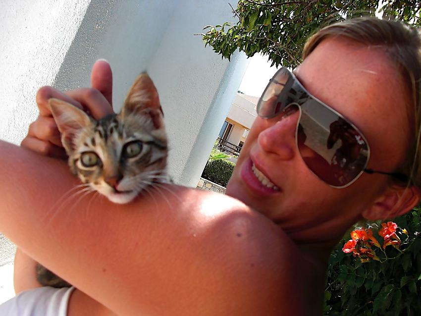 22P Topless Wife Vacation Photos