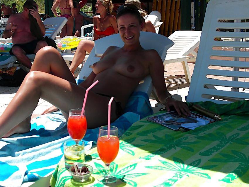 22P Topless Wife Vacation Photos