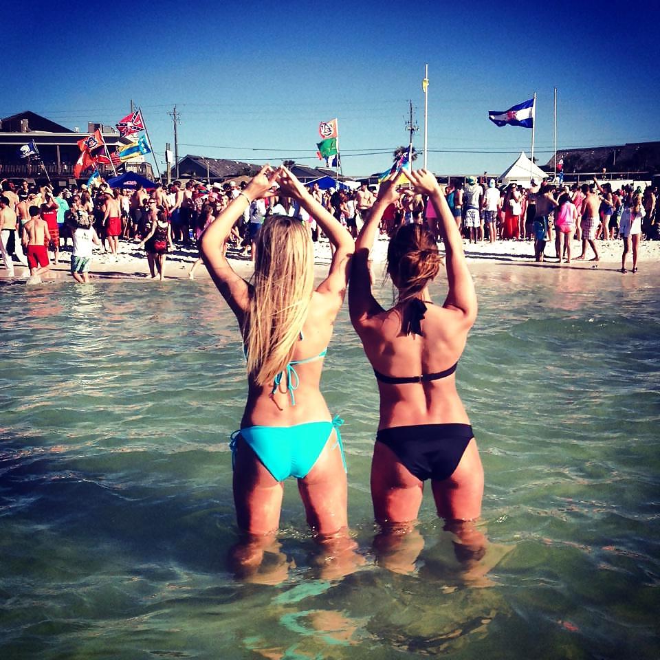 25P Facebook teen babes 22 bikini beach sorority