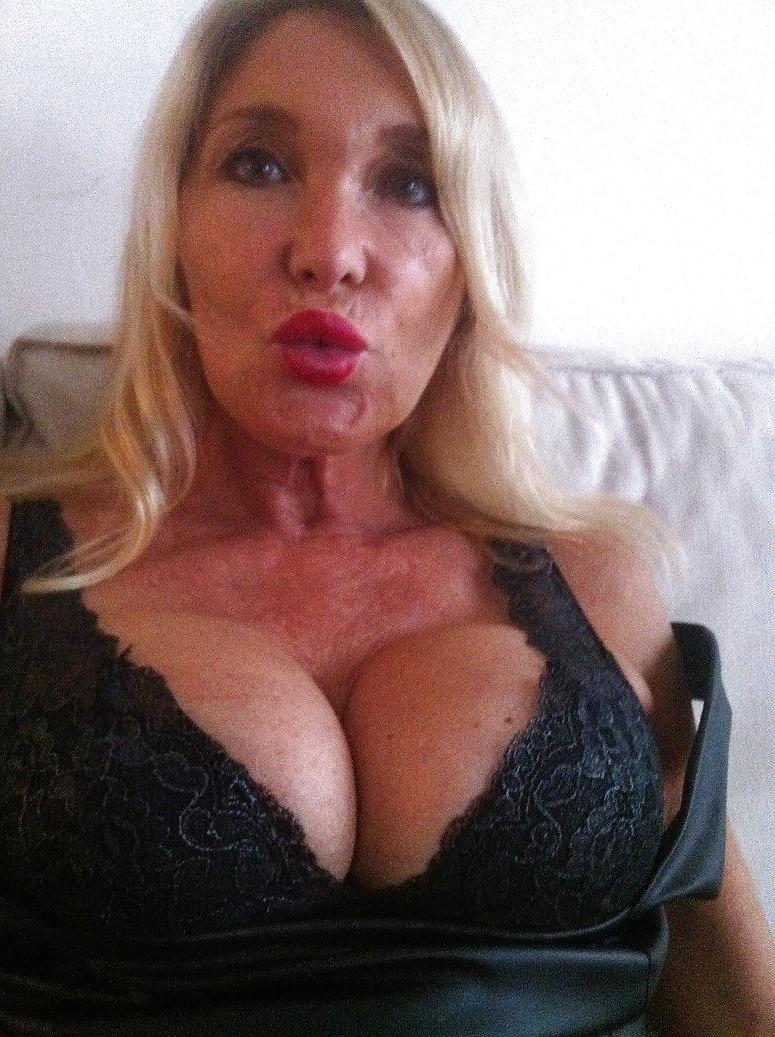 25P SEXY WIVES AND GIRLFRIENDS 8