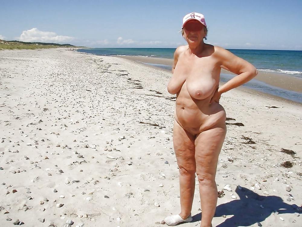 25P Naked mature aunt on the beach