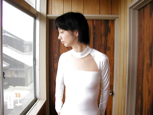 20P Japanese Married Woman 08