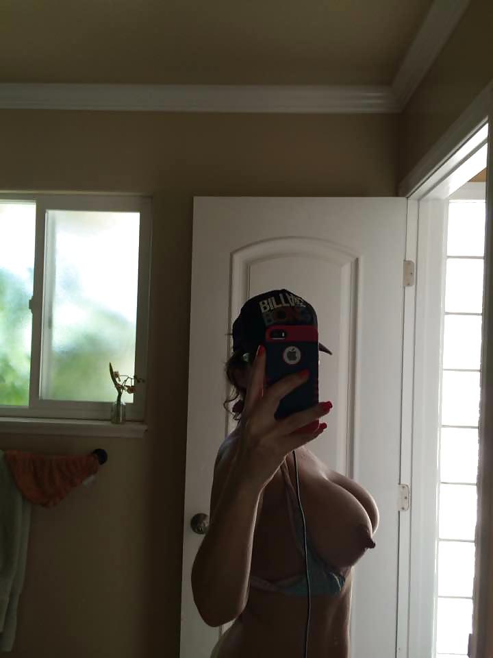4P MILF flashing by the pool